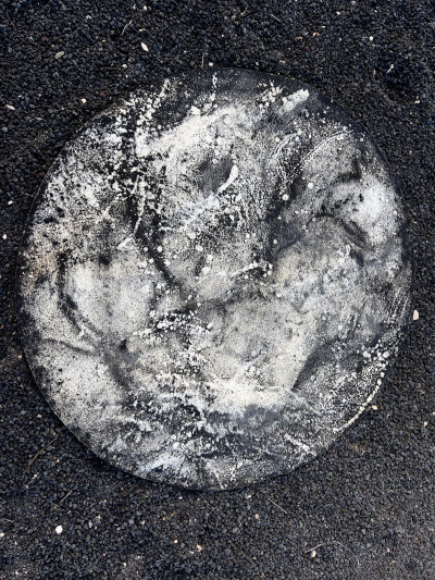 Untitled (Circle 1), 2014, Vulkanasche aus Arizona und Meteoritenstaub, ø 46 inches